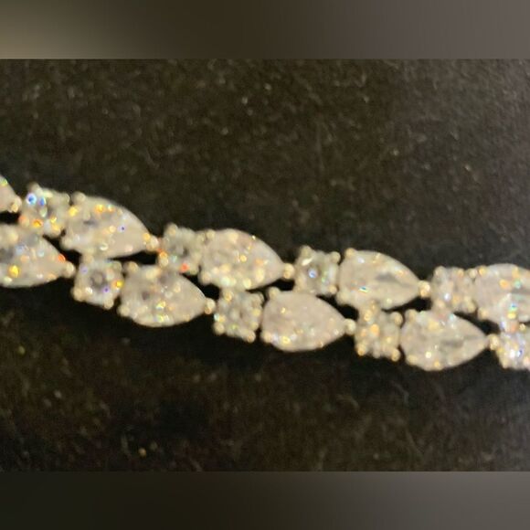 Gorgeous pear and round tennis bracelet , rhodium over sterling - Picture 4 of 5